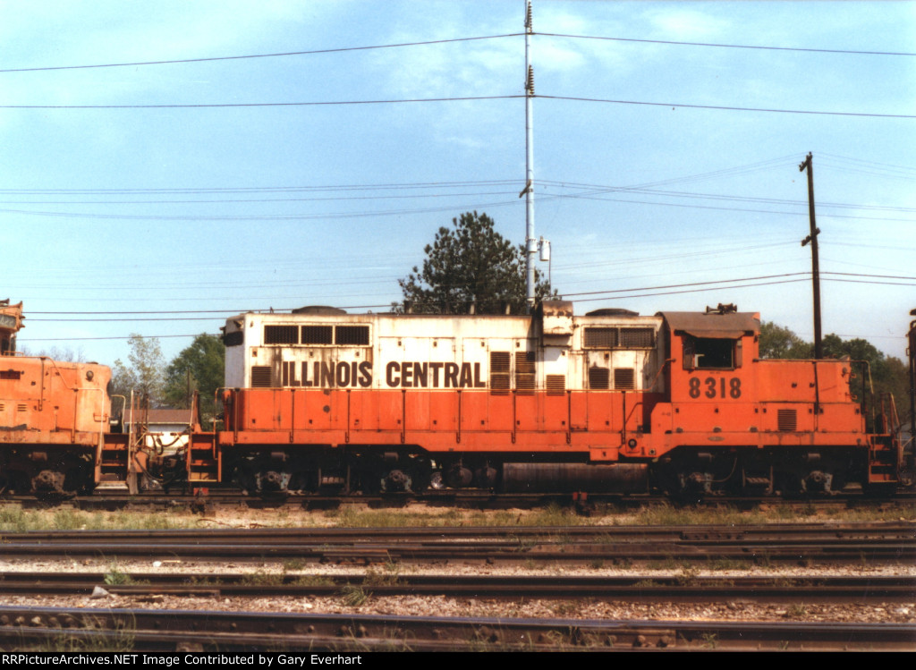 IC GP10 #8318 - Illinois Central